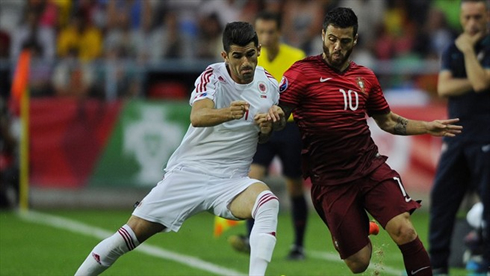 Vieirinha wearing Portugal number 10 jersey, in the EURO 2016 qualifiers