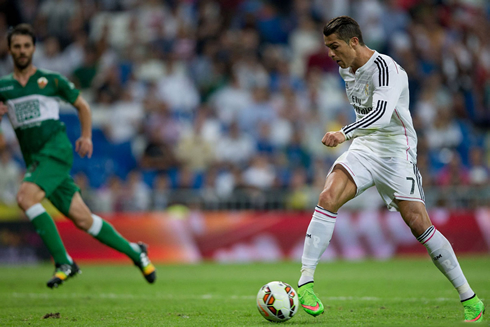 Cristiano Ronaldo carrying the ball using the outside part of his boot