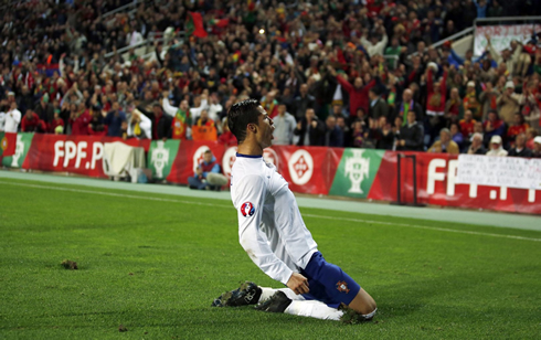 Cristiano Ronaldo celebrates Portugal goal by sliding on his knees