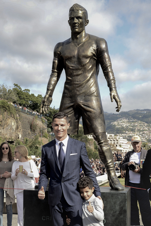 Cristiano Ronaldo and his son, in front of his bronze statue in 2014