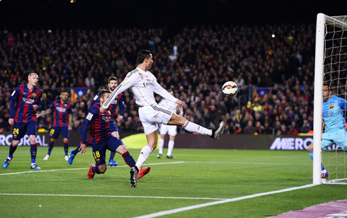 Cristiano Ronaldo hits the post in La Liga Clasico of 2015