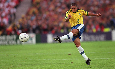 Roberto Carlos free-kick goal in Brazil vs France