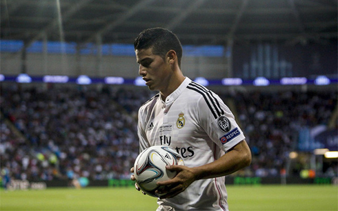 James Rodríguez holding the ball in his hands
