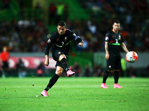 Cristiano Ronaldo free-kick in Portugal vs France