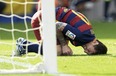 Lionel Messi reaction after he got injured in 2015