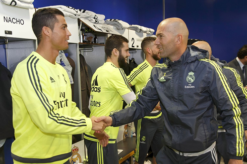 Cristiano Ronaldo first hand shake to Zidane in 2016