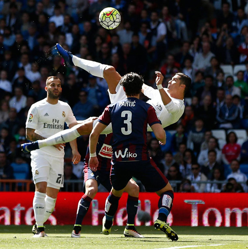 Cristiano Ronaldo bicycle kick in Real Madrid vs Eibar in 2016