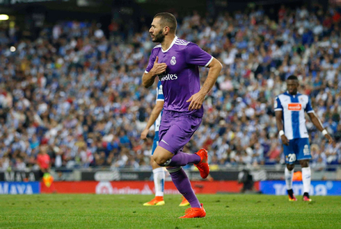 Karim Benzema scores for Real Madrid in La Liga 2016