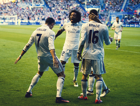 Cristiano Ronaldo celebrates Real Madrid goal in front of his teammates