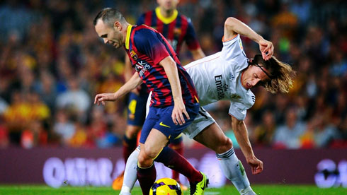 Iniesta vs Modric in Barcelona vs Real Madrid