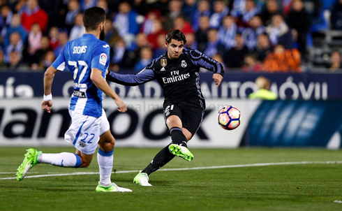 Álvaro Morata finishing off his chance in Leganés 2-4 Real Madrid