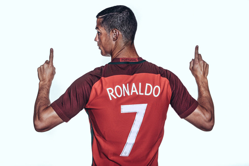 Cristiano Ronaldo wearing Portugal jersey in 2017