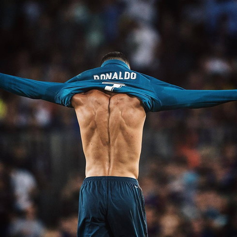 Cristiano Ronaldo back muscles