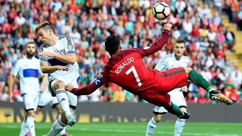 Cristiano Ronaldo scores scissors kick goal in Portugal vs Faroe Islands in 2017