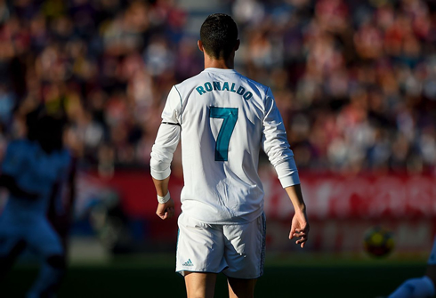 Cristiano Ronaldo wearing Real Madrid jersey number 7