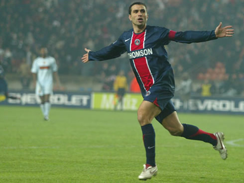 Pauleta running with his arms open, after scoring a goal for PSG