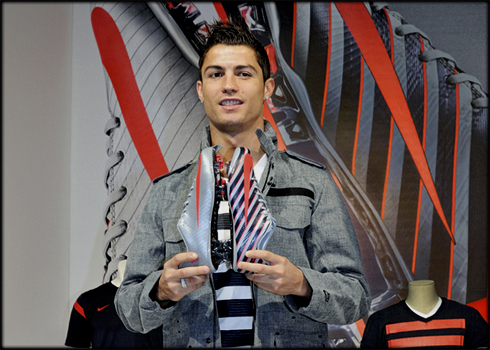 Ronaldo Boots 2012 on Cristiano Ronaldo Showing Nike Boots