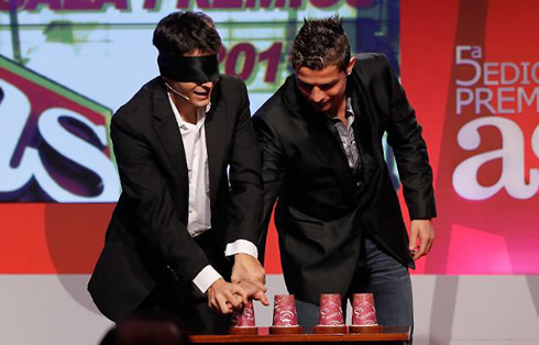 Cristiano Ronaldo in a magic trick with Jorge Luengo, in As.com awards gala
