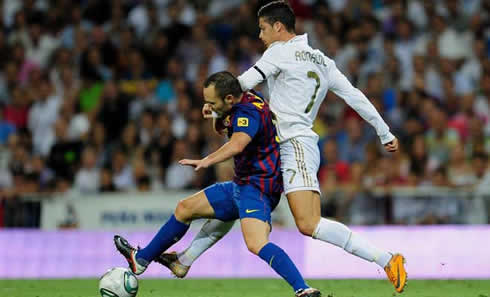 Cristiano Ronaldo fighting with Andrés Iniesta in Real Madrid vs Barcelona