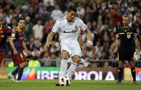 Cristiano Ronaldo taking a penalty kick in Real Madrid vs Barcelona