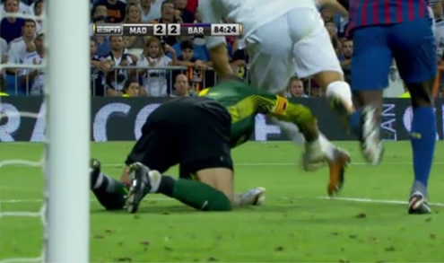 Cristiano Ronaldo shooting in Real Madrid vs Barcelona (Spanish Super Cup)