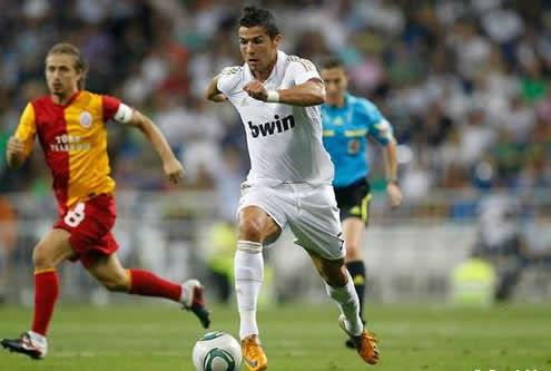 Cristiano Ronaldo running against Galatasaray