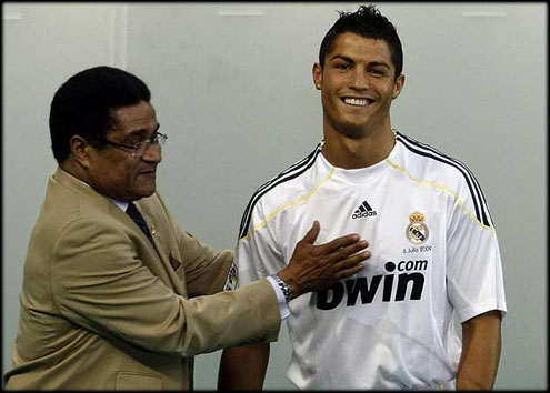 Eusébio and Cristiano Ronaldo, in 2011, when with Cristiano Ronaldo wearing the new Real Madrid 2011-2012 jersey