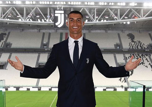 Cristiano Ronaldo 2012 on 12 000 000      Eur    17 600 000    Usd    10 584 000     Gbp