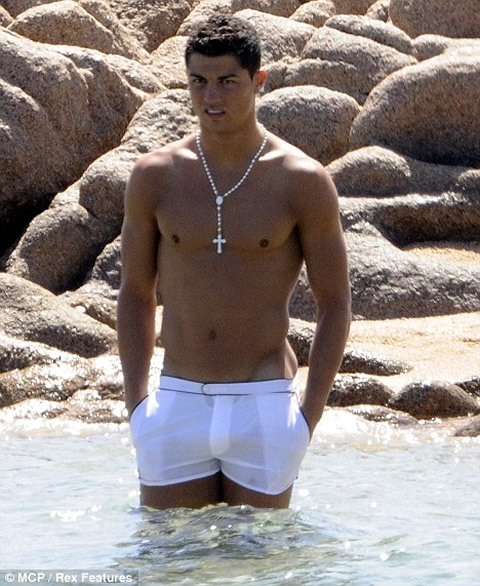 Cristiano Ronaldo body in vacations between 2004 and 2005, while playing in Manchester United