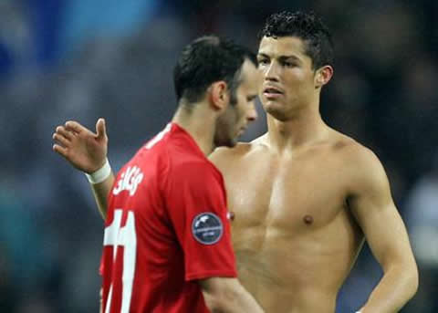 Cristiano Ronaldo body, with Ryan Giggs, in Manchester United 2003-2004