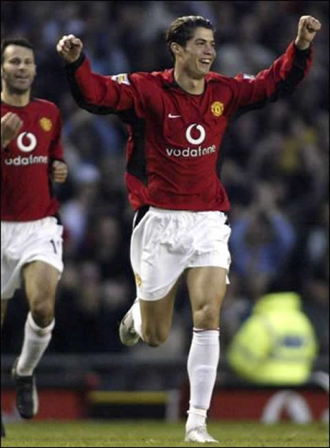 Cristiano Ronaldo debut in the English Premier League, at Old Trafford, in Manchester United vs Bolton Wanderers, in 2003 and having a skinny body, picture 4