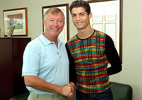 Cristiano Ronaldo meeting Sir Alex Ferguson for the first time in Manchester United arrival and debut