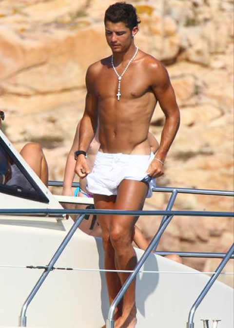 Cristiano Ronaldo vacations body picture in a yacht, during the 2004-2005 season in Manchester United
