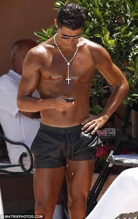 Cristiano Ronaldo fashion in short and with a tan