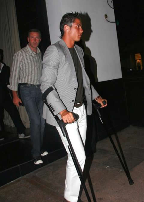Cristiano Ronaldo fashion with scrutches, in white jeans