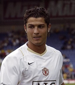 Cristiano Ronaldo hairstyle in Manchester United in the early years