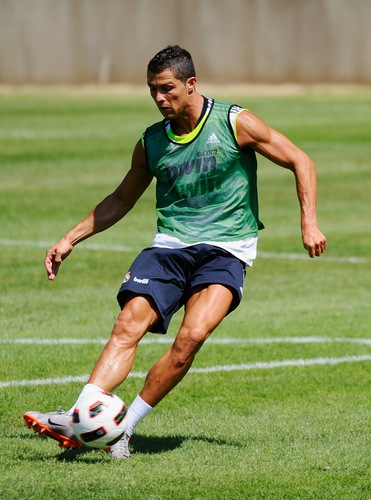 Cristiano Ronaldo shooting in training