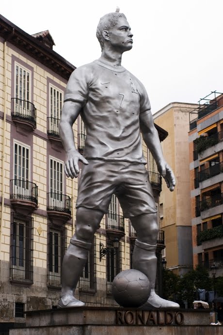 Cristiano Ronaldo statue height