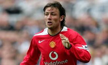 Gabriel Heinze running during a Manchester United game