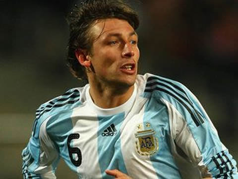 Gabriel Heinze playing for Argentina