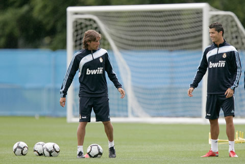 Gabriel Heinze and Cristiano Ronaldo having fun together in Real Madrid practice