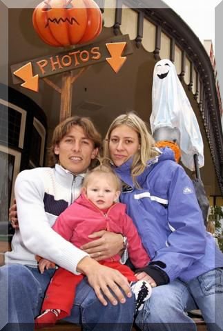 Gabriel Heinze and his girlfriend/wife, Maria Florentina, with their son