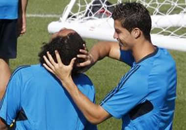 Cristiano Ronaldo looking for lice in Marcelo's hair and braids