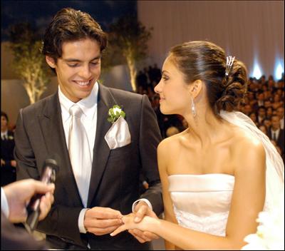 Kaká and girlfriend and wife, Caroline Celico wedding rings