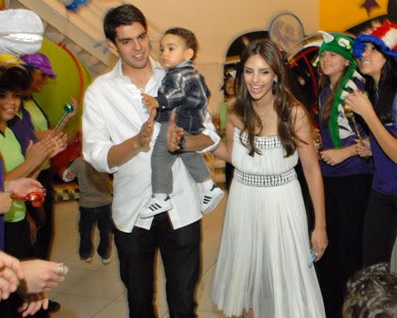 Kaká and girlfriend and wife, Caroline Celico, with their son