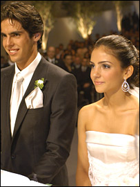 Kaká and girlfriend and wife, Caroline Celico, smiling in their wedding