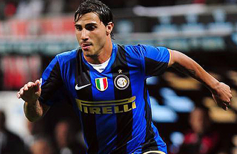 Quaresma with his tongue licking his lips, while playing for Inter Milan