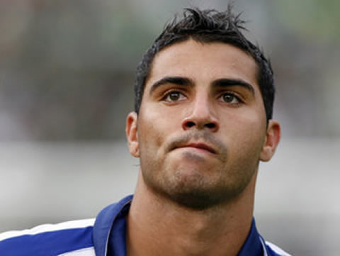 Quaresma looking very thoughtful in a F.C. Porto match
