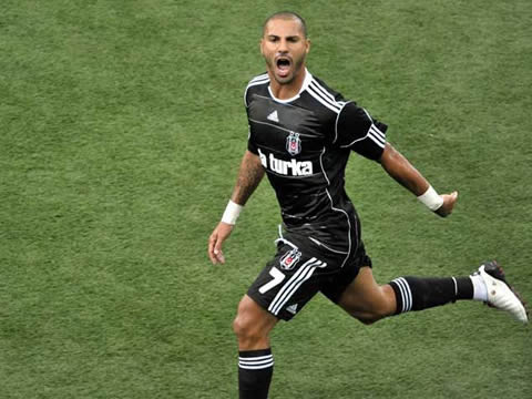 Ricardo Quaresma running and celebrating a goal for Besiktas, in Turkey