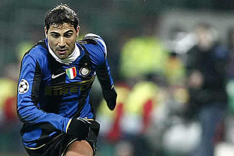 Quaresma running in a Inter Milan game